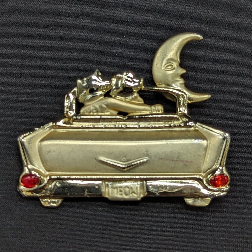 Vintage Ajc Gold-Tone Car Brooch Moon Couple Kissing Retro Design 32$